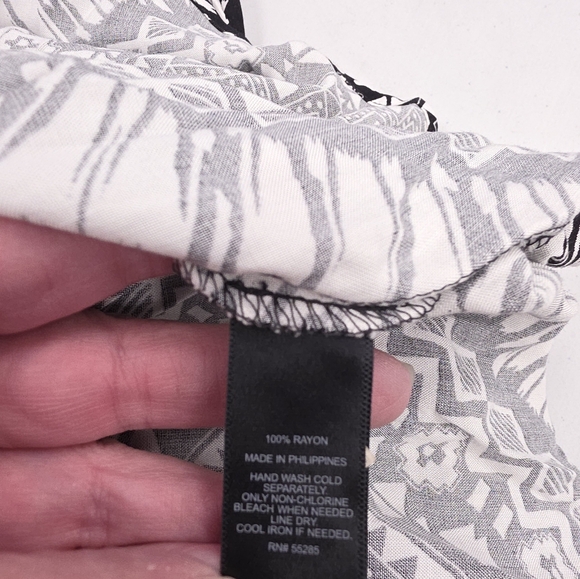 Express Monochrome Geometric Long Sleeve Maxi Dress - Picture 10 of 11